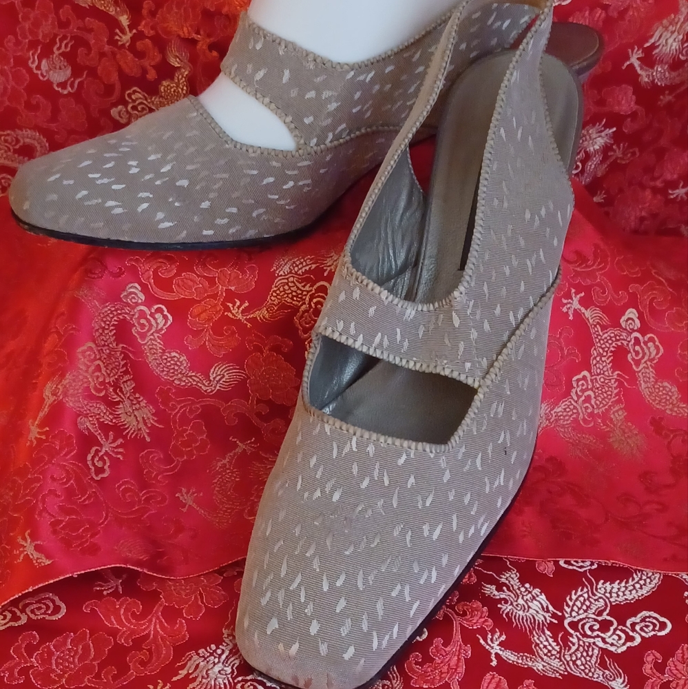 VINTAGE Slingback Mary Jane's